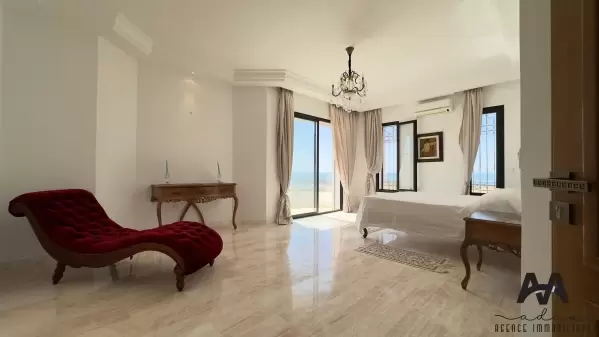 Villa S+6 avec piscine à Jinene Bni Khiar Plage
