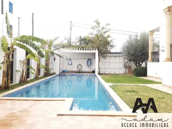 À LOUER – Villa avec piscine S+5 meublée à Hammamet