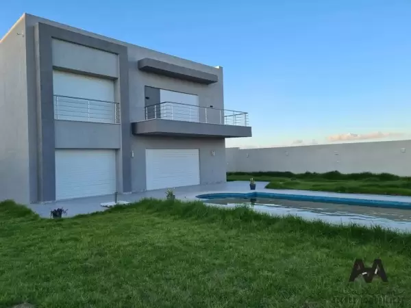 À Vendre | Villa Pieds dans l’eau avec Piscine – Chat Ezzouhour