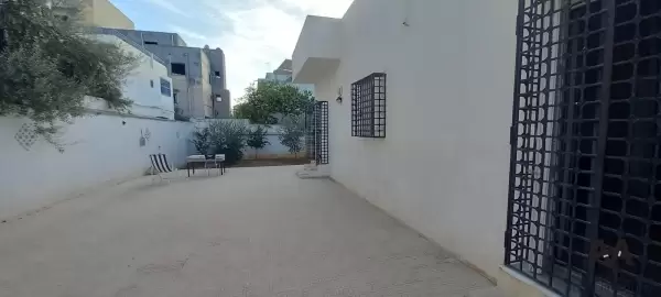 Villa plain pied s+3 à Dar chaaben Lido.