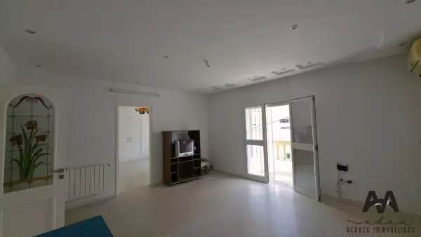 Étage de villa S+4 vide à Nabeul