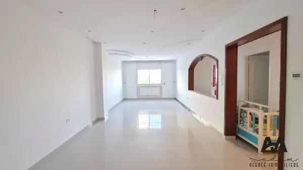 Étage de villa S+4 vide à Nabeul