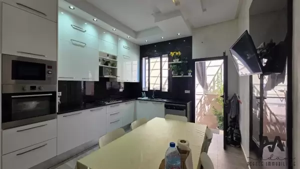 Villa S+3 de 265m² avec garage à Lido, Nabeul