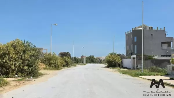 Terrain constructible de 365m² – Jinen Bni Khiar