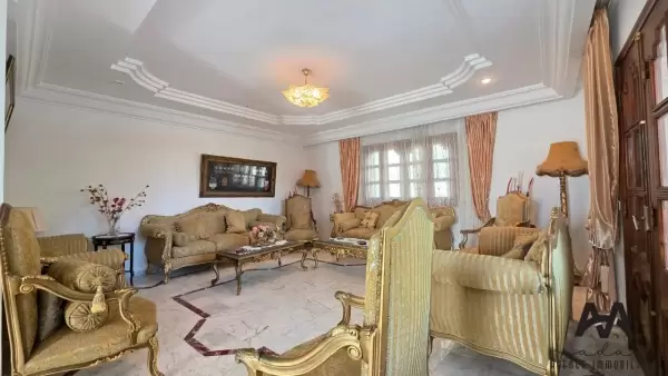 Villa duplex S+5 située à Hammamet Nord