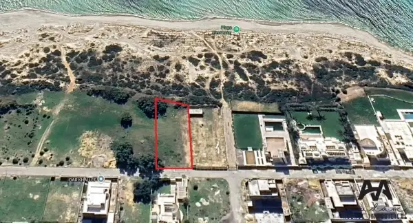 Terrain 826 m² à Jinene Beni Khiar