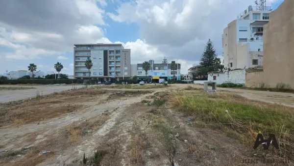 Terrain d'angle R+2 à vendre à AFH1 Nabeul – Emplacement stratégique