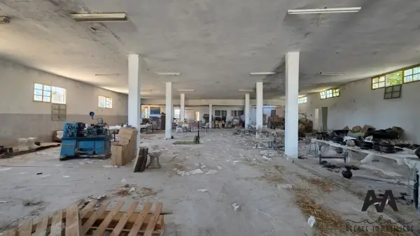 À VENDRE DÉPÔT ET TERRAIN DE 10843m² à TAZARKA